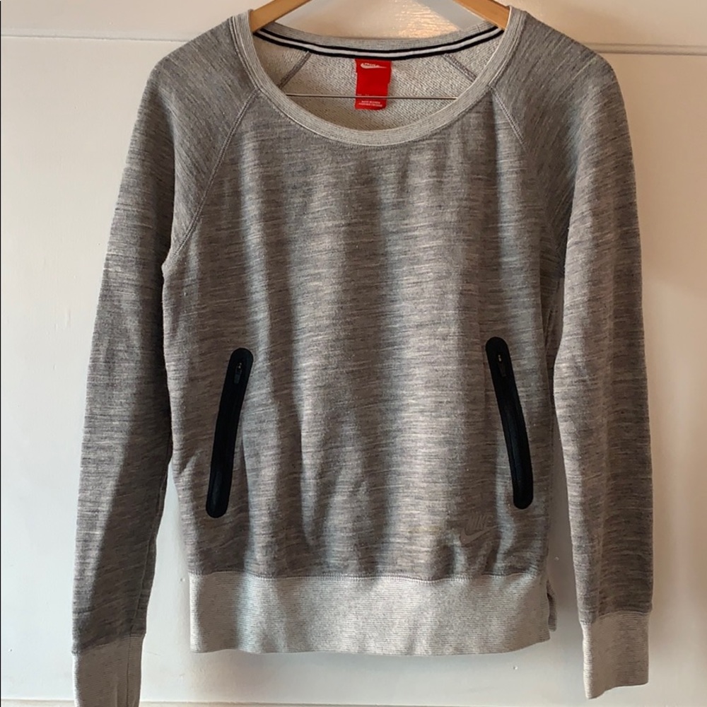 NIKE Pullover Sweatshirt with Pockets